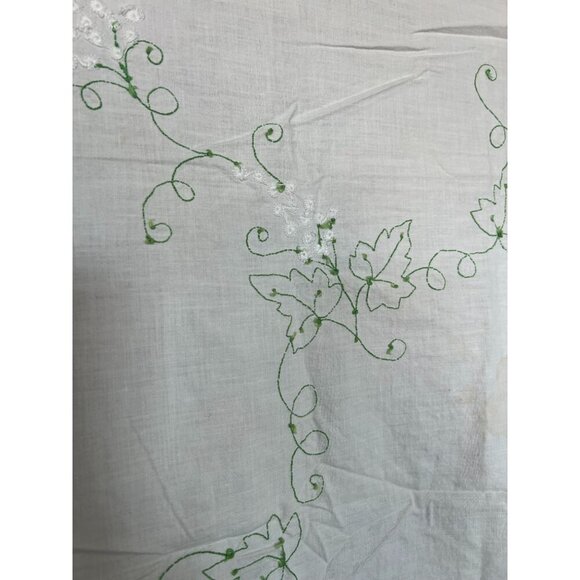 Vintage Embroidered Tablecloth With Leaf & Vine Design 30 x 30 lace edges - Picture 5 of 7